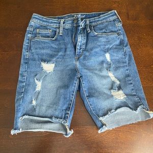 Universal Thread Bermuda Shorts size 8